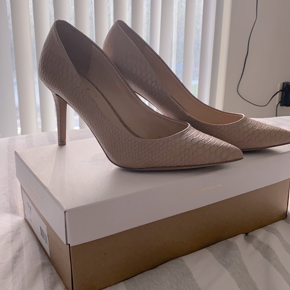 Jessica Simpson-Levin Pump